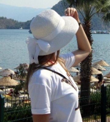 Продам жіночий капелюшок на об'єм голови 55 см