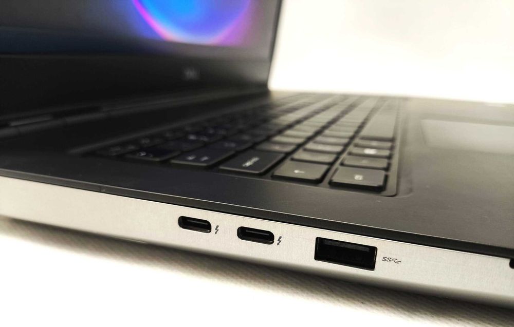 Laptop DELL stacja GRAFICZNA 17,3" XEON 5.3GHz 64GB RAM RTX 16GB W11