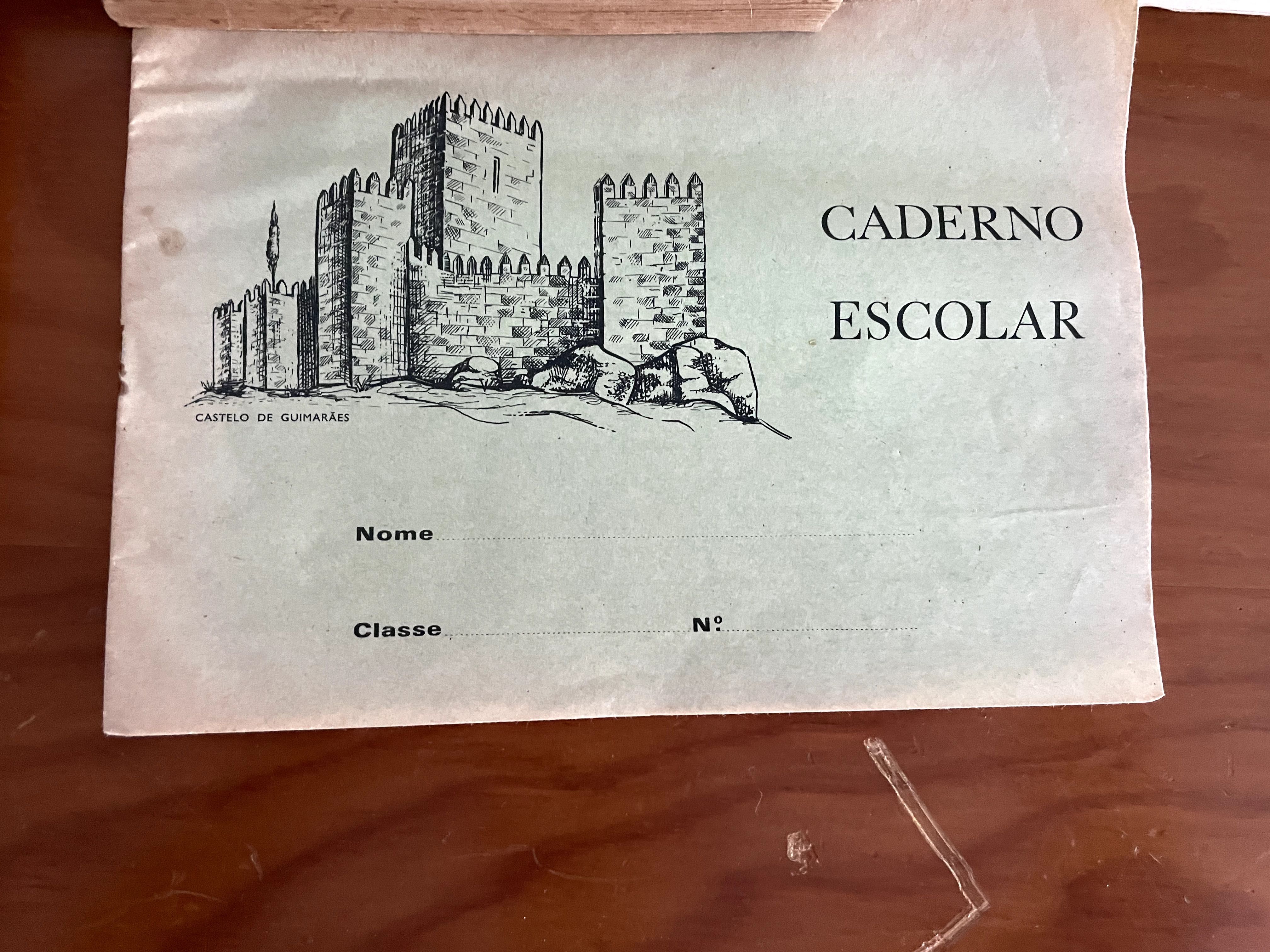 Livros e caderno antigo sem estar usado