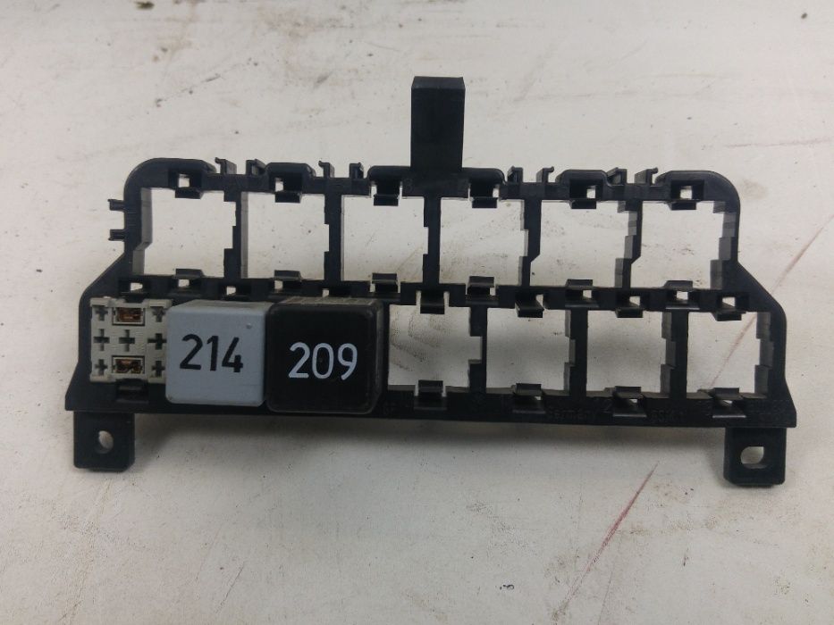 Skrzynka Bezpieczników Audi A4 B5 A6 C5 Ramka Kostek Przekaźników
