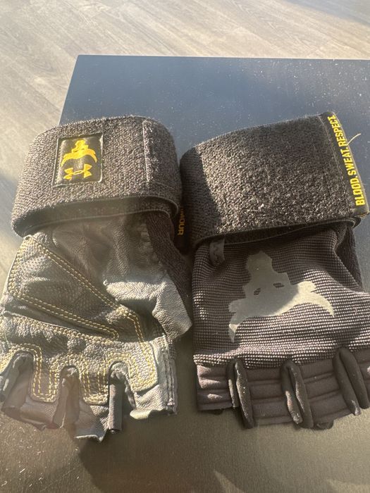 Rękawiczki treningowe z usztywnieniem nadgarstka UNDER ARMOUR
