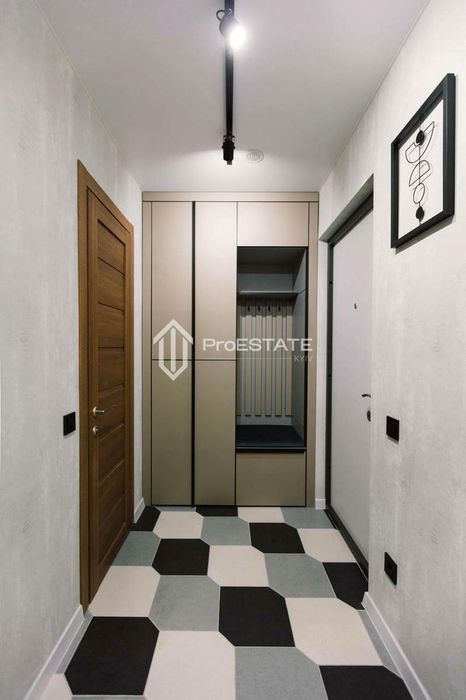 Киев        Ревуцкого ул., 54