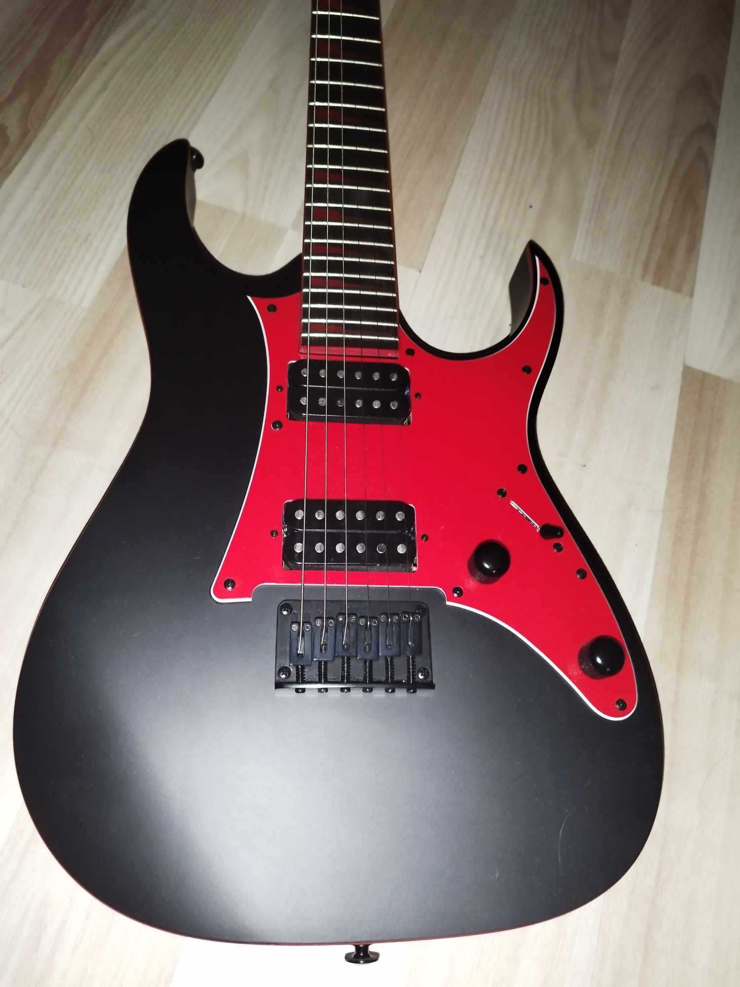 Zestaw Ibanez GRG131DX-BKF ze wzmacniaczem Boss katana mini