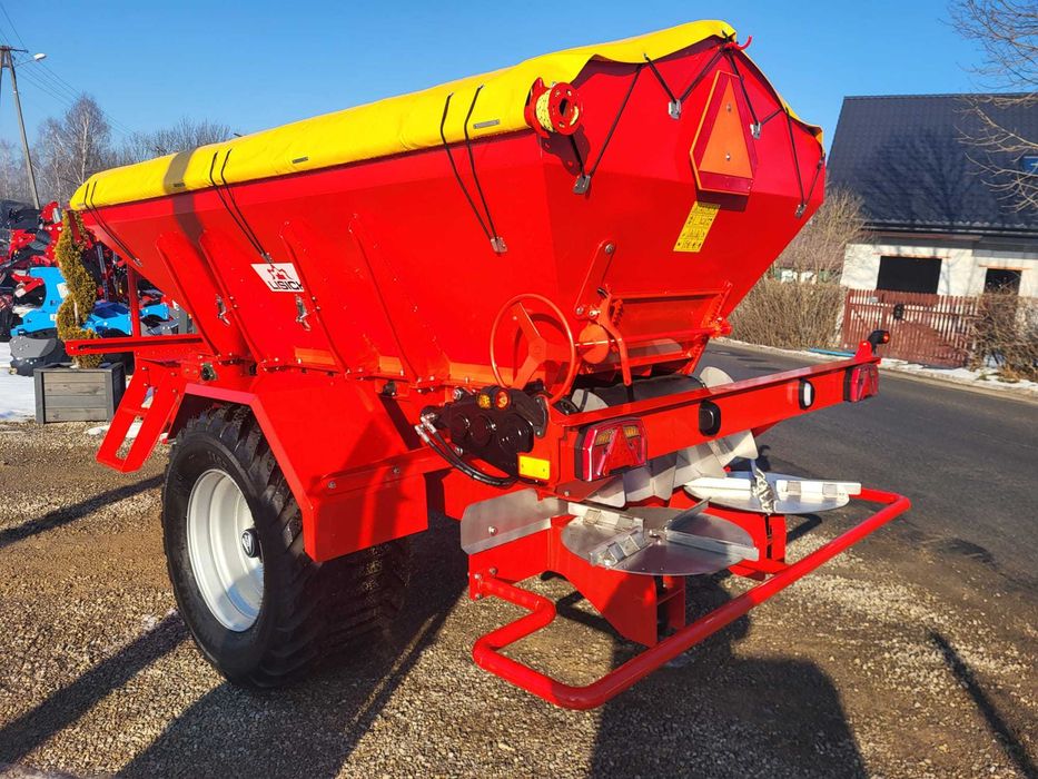 ROZSIEWACZ WAPNA/5000kg nawozów mineralnych i piasku z solą TYP:N062/1