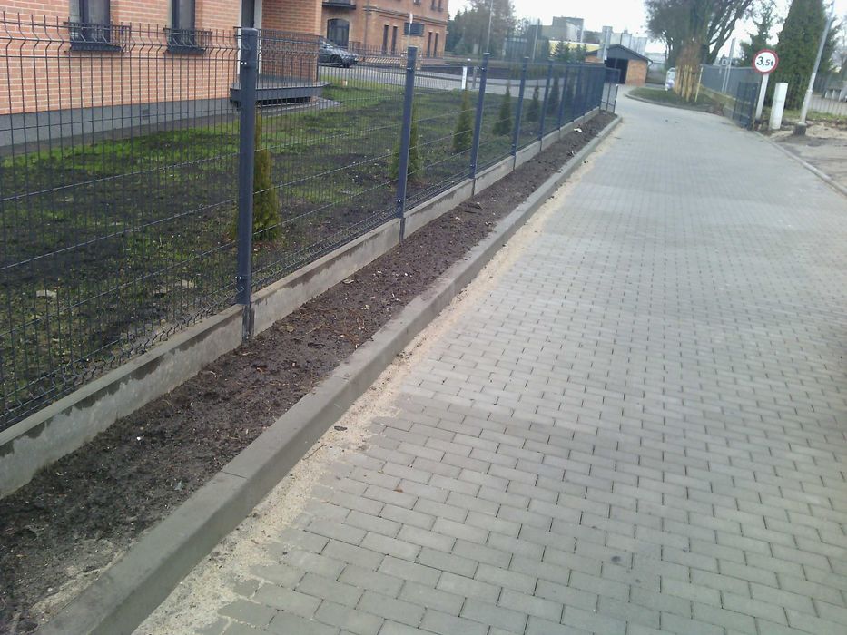 montaż ogrodzeń,ogrodzenia,panel siatka betonowe,bramy,panelowe.