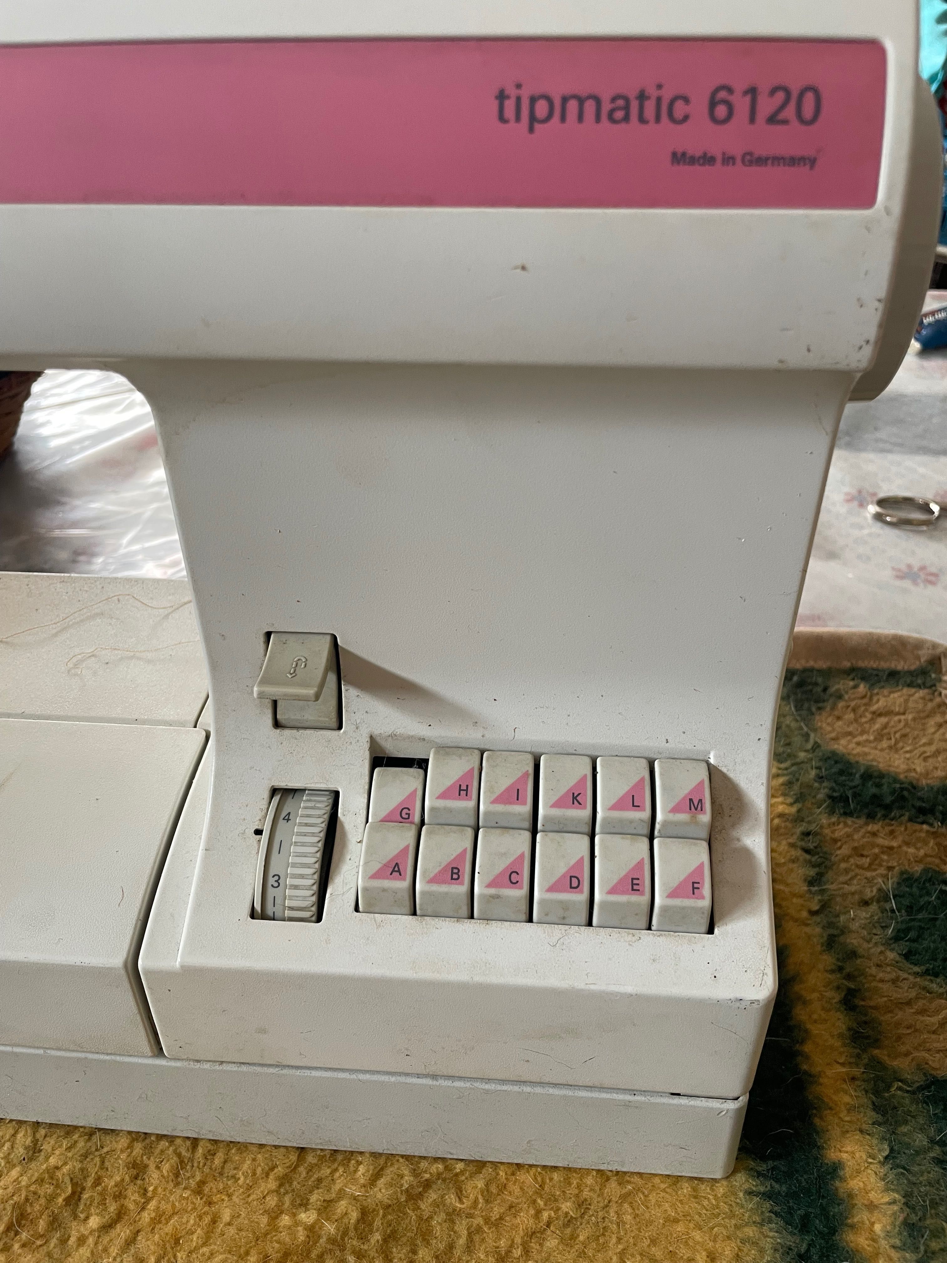 Máquina de Costura PFAFF tipmatic 6120
