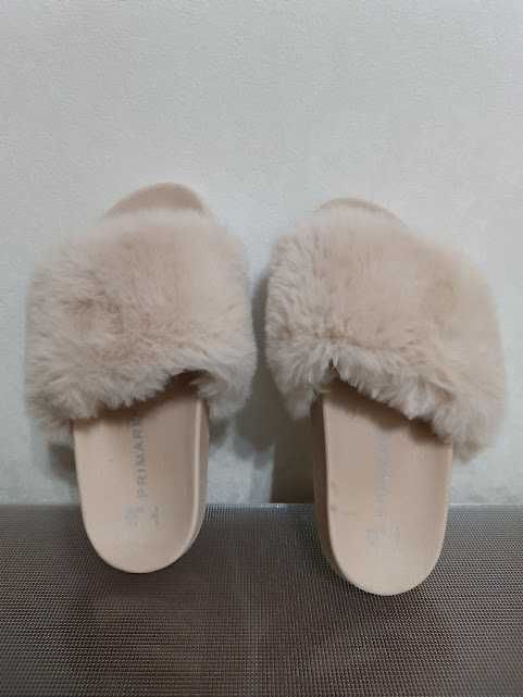 Шльопанці з хутром р. 35