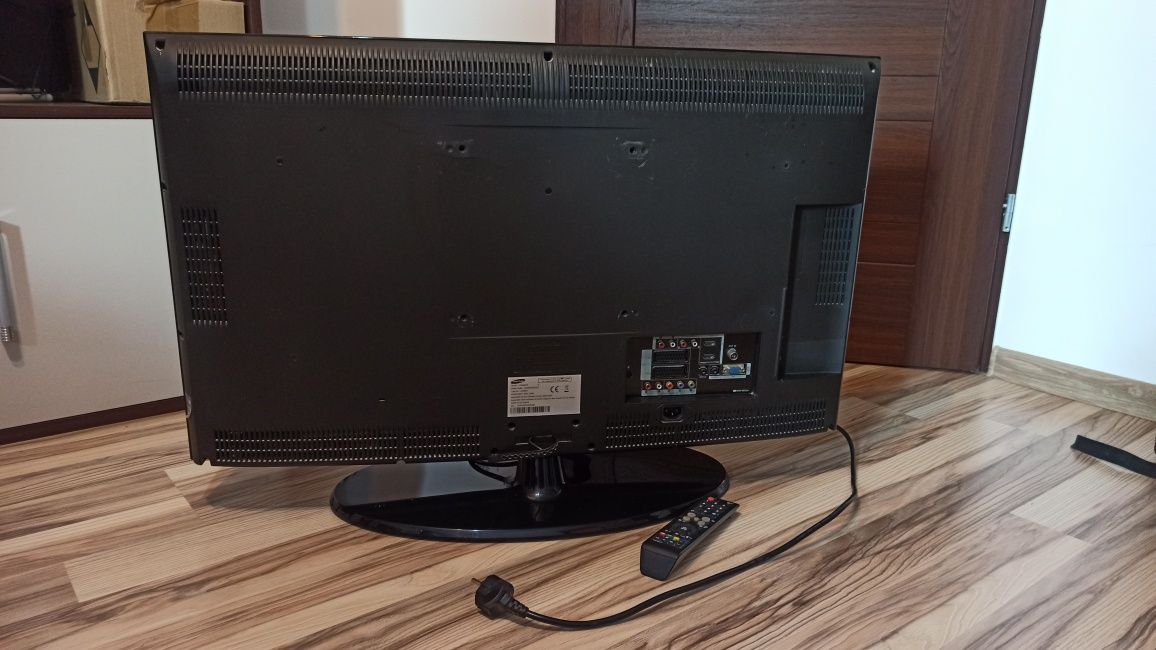 Sprzedam telewizor 32 cale Samsung LE32S81B z pilotem