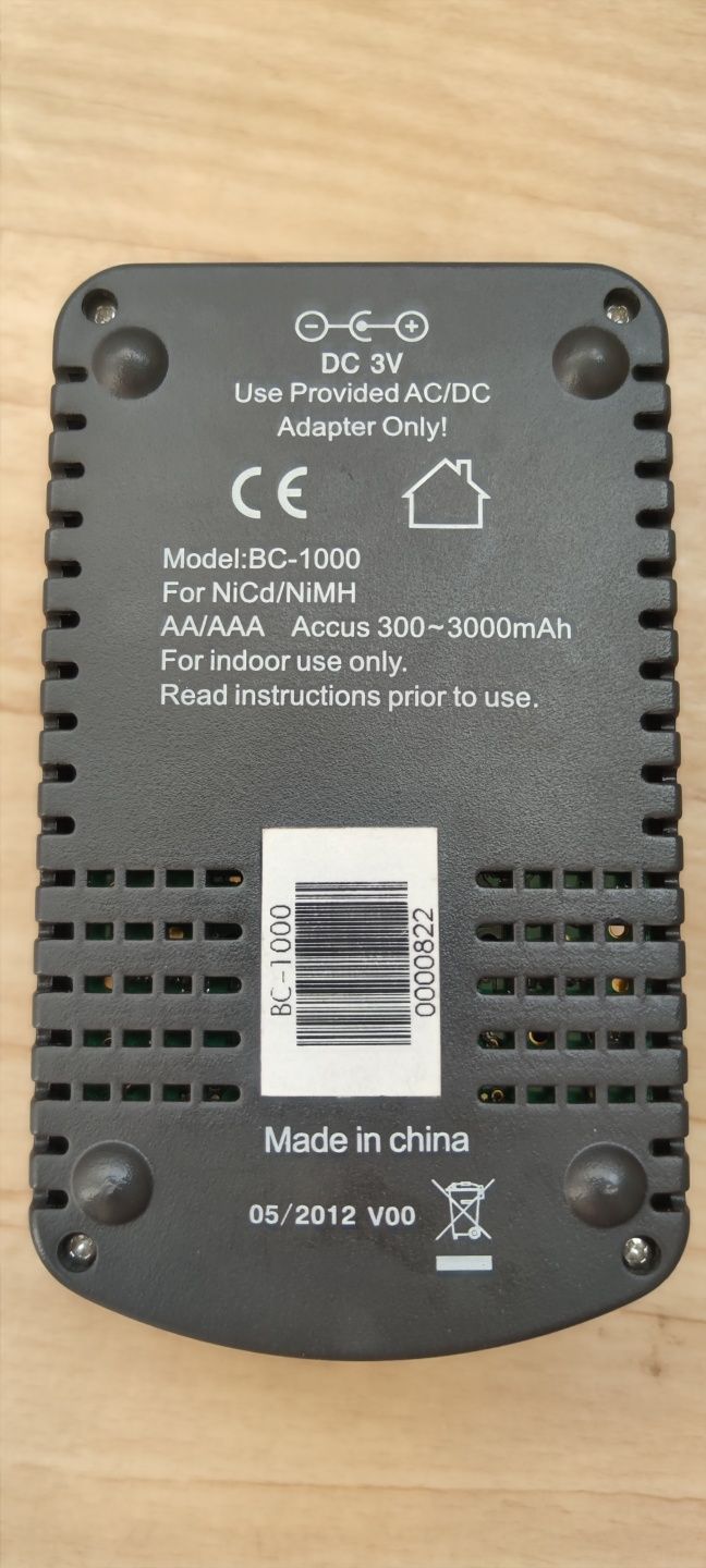 Зарядное устройство Lacrosse BC-1000 для  NiCd,  NiMH аккумуляторов