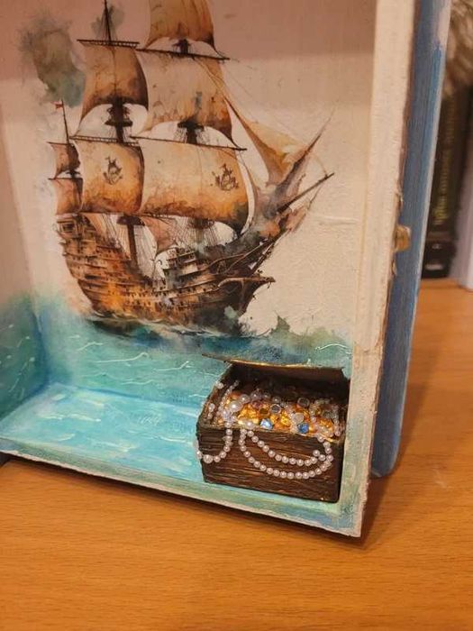 Morska skrzynka w formie książki – ozdoba i schowek w jednym