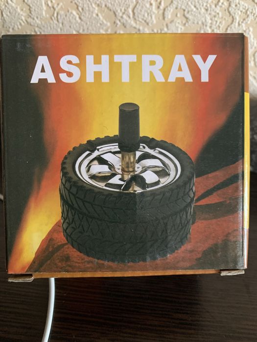 Продам пепельницу которая не пахнет после окурков, верх вращается и з