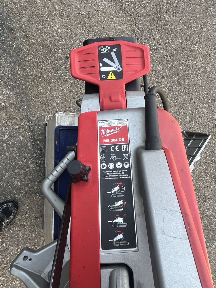 Ukosnica   MILWAUKEE MS 304 DB , Z POSUWEM ŚR. 305 MM, 1800 W,