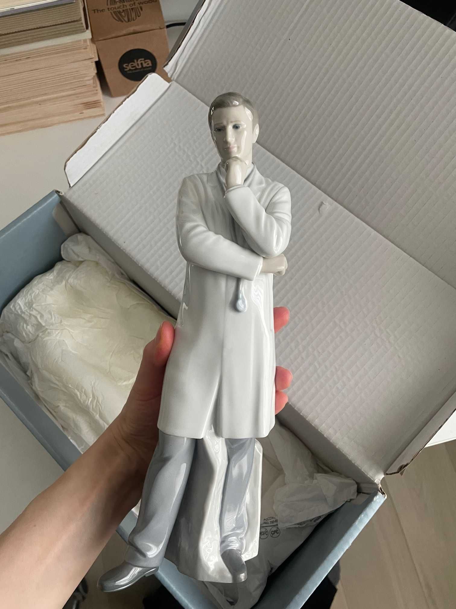 Figura rzeźba porcelanowa Lladró lekarz zawód figurka porcelana