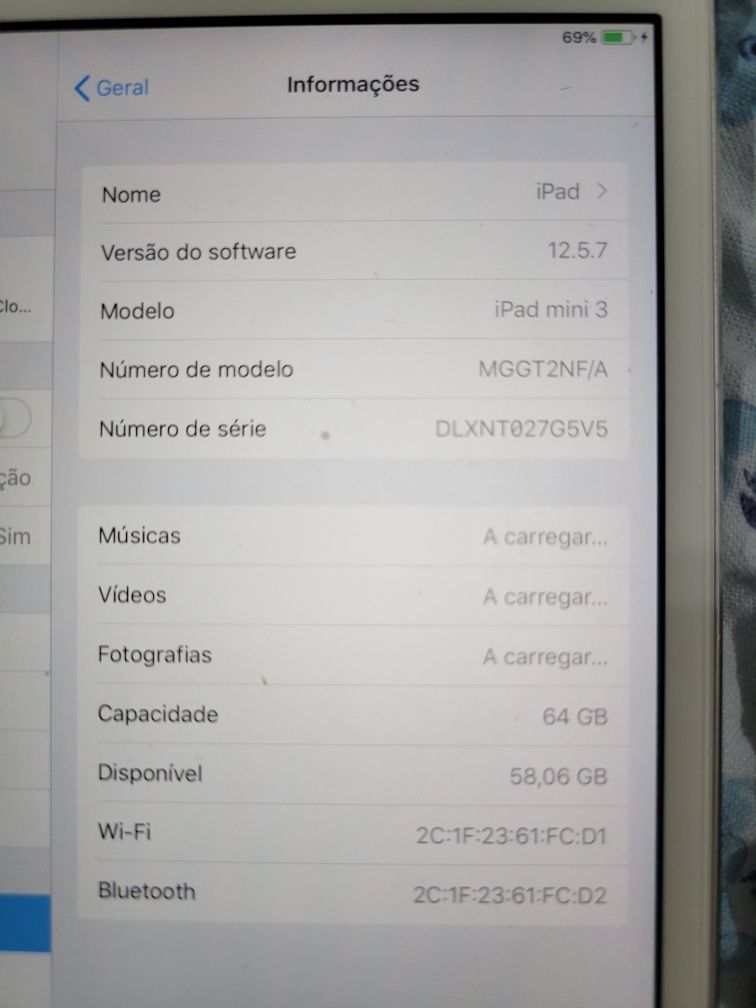 Apple iPad Mini 3rd Gen (A1599) 7.9" 64GB - Prateado/Branco, WiFi