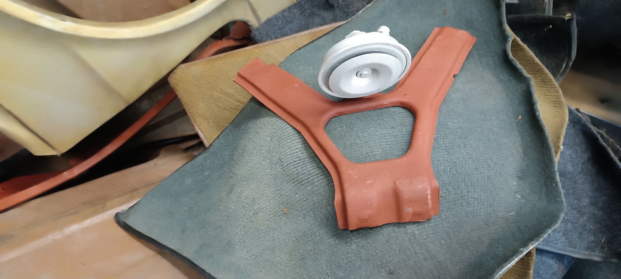 Fiat 126p wzmocnienie pasa przedniego oryginalne + klakson