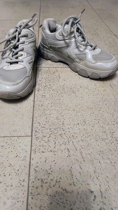 Продам кросівки 22см