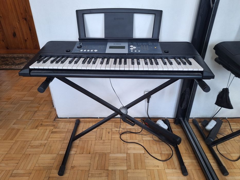 Keyboard Yamaha YPT-230 ze stojakiem