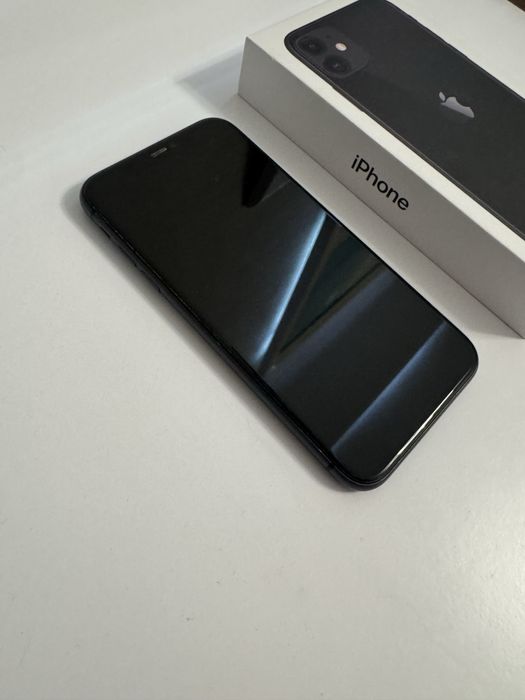 Продаю Iphone 11 з коробкою та чохлом