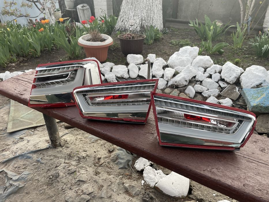 Задні ліхтарі/фонарі на Ауді А6С7  2013р в праве крило залишився