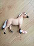 Nowy ogier rasy fiord firmy Schleich
