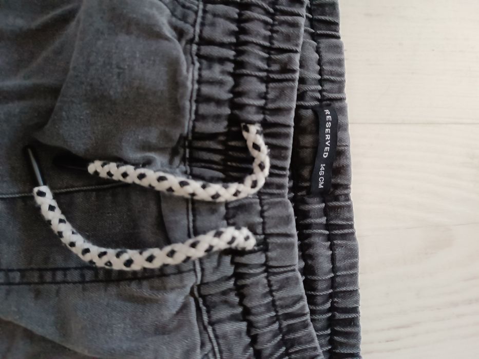 Spodnie chłopięce jeansowe Reserved rozmiar 146