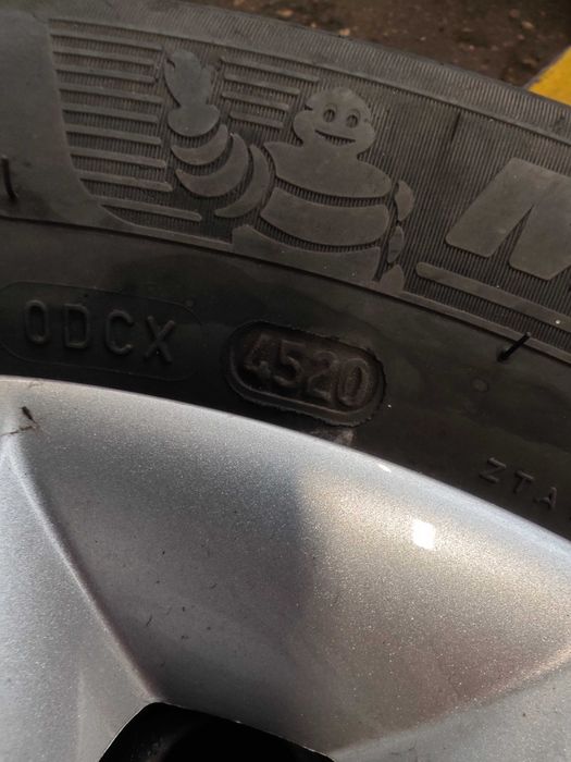 Koła, felgi stalowe z oponami i kołpakami FORD