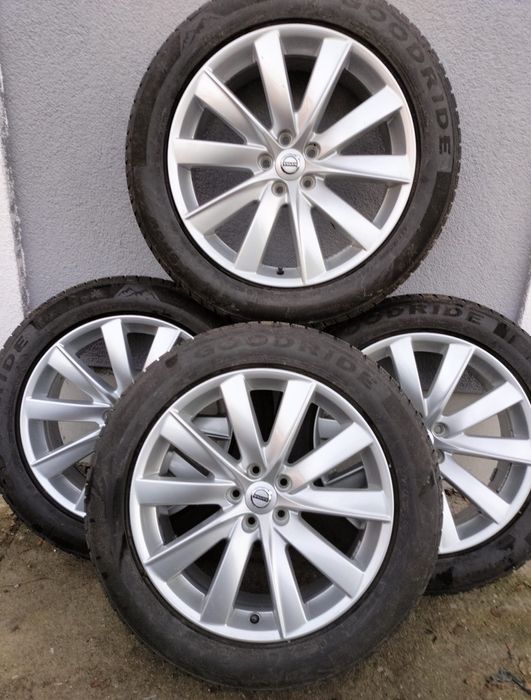 Felgi z oponami zimowymi Volvo XC60 8x19 ET42,5 5x108