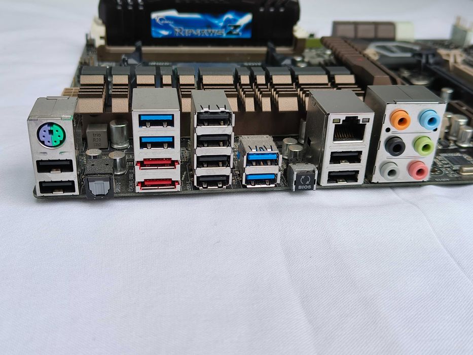 FX8320 Asus Sabertooth 990FX 8gb Ram