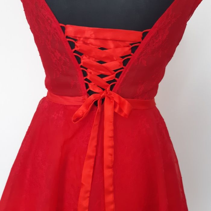 Sukienka czerwona gipiura