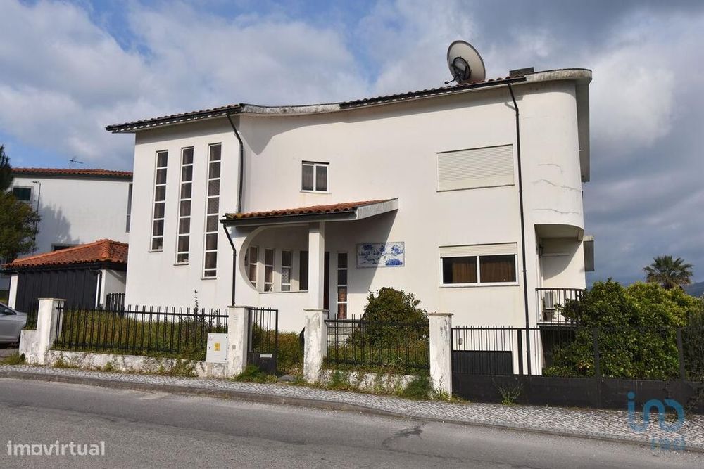 Casa tradicional T4 em Miranda do Corvo de 385,00 m2