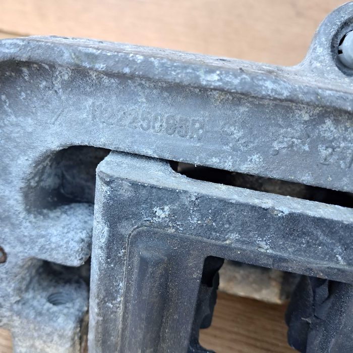 Łapa poduszka skrzyni biegów Renault Master III 2.3dci