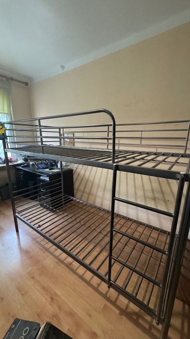 Łóżko piętrowe metalowe