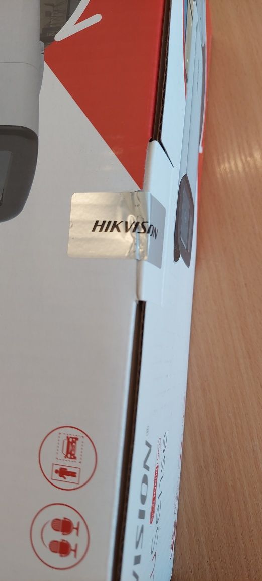 Камера  Hikvision DS-2CD2T43G2-4LI
