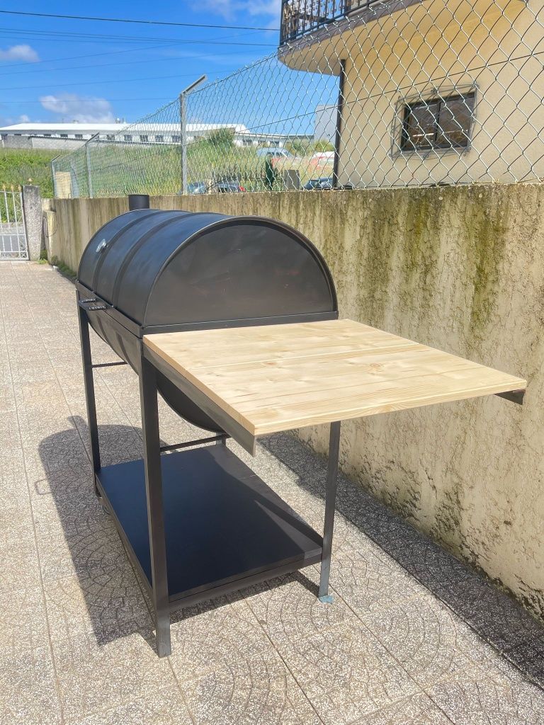 Grelhador & Defumador Artesanal – Edição Bidão com Mesa de Apoio