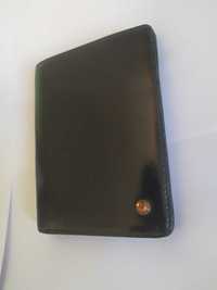 Czarny portfel ze skóry naturalnej z bursztynem Crown