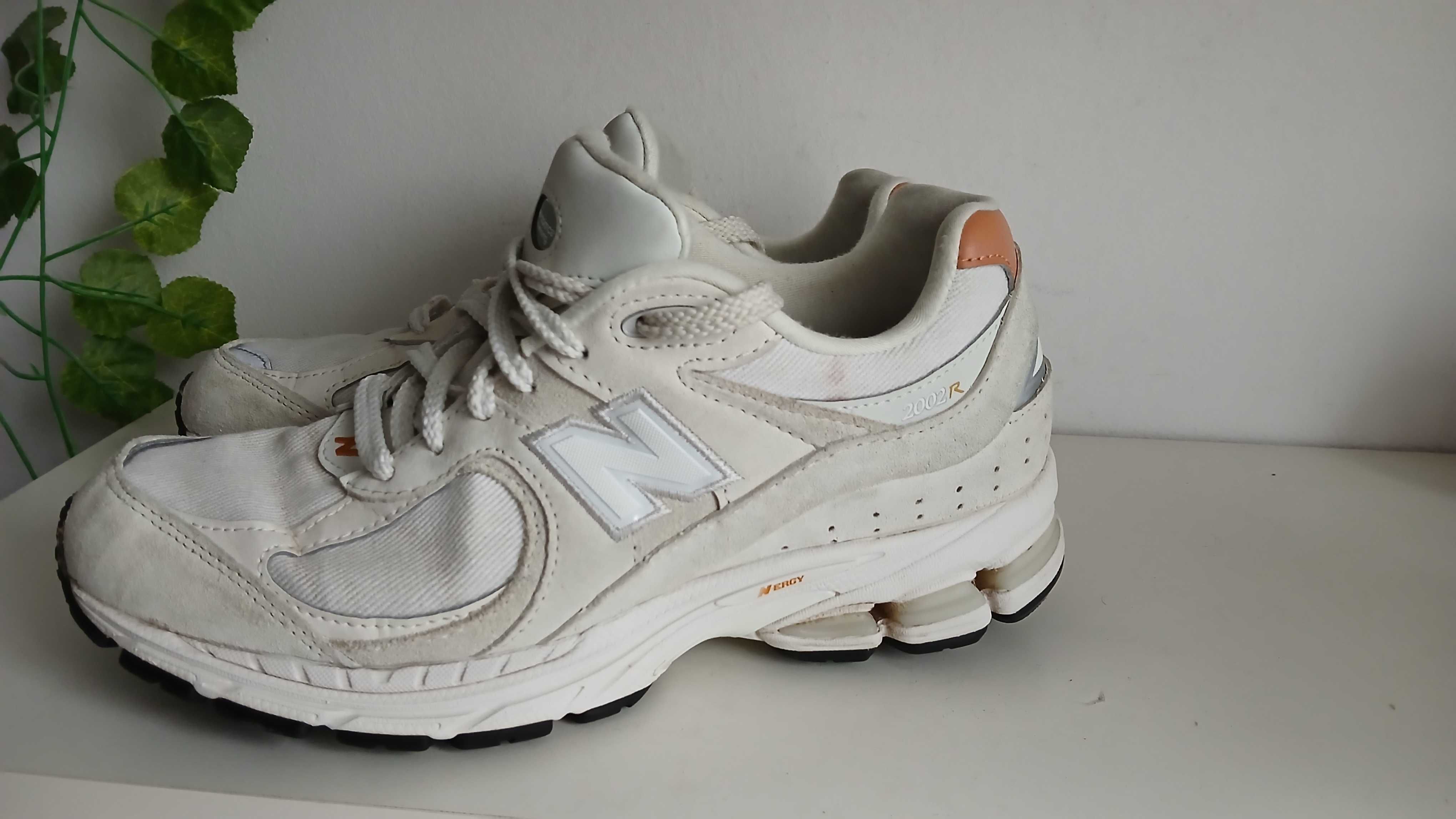 Buty New Balance 2002 R r. 39,5