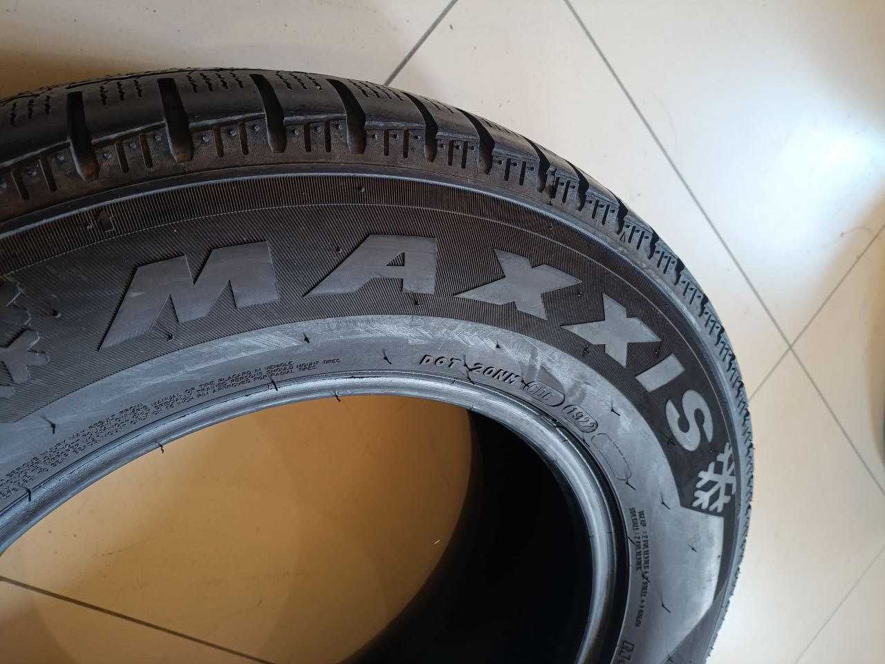 Пара шин б/у 235/65R16C 115/113R Maxxis Vansmart Snow WL2