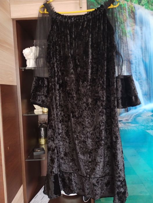 Sukienka welurowa czarna