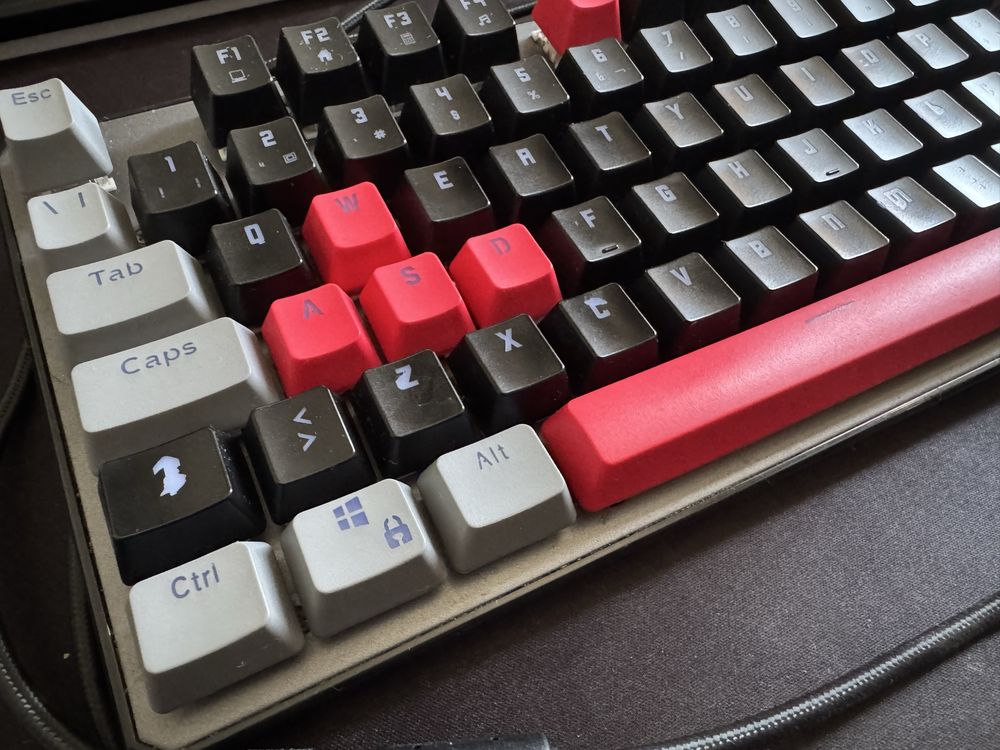 Teclado Mecânico Krom Kernel (full-size)