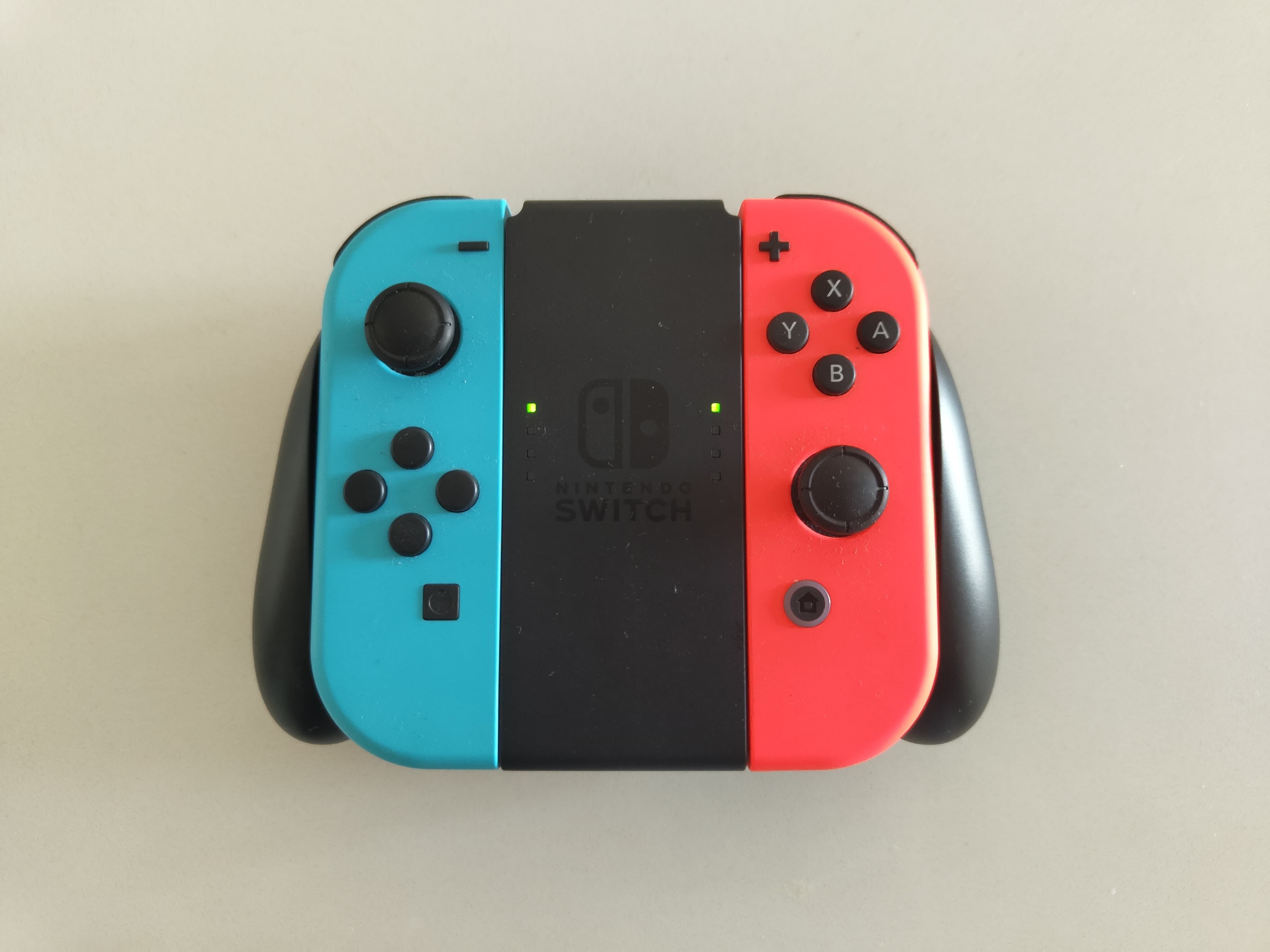 Nintendo Switch – impecável, sem uso, completa c/ acessórios originais