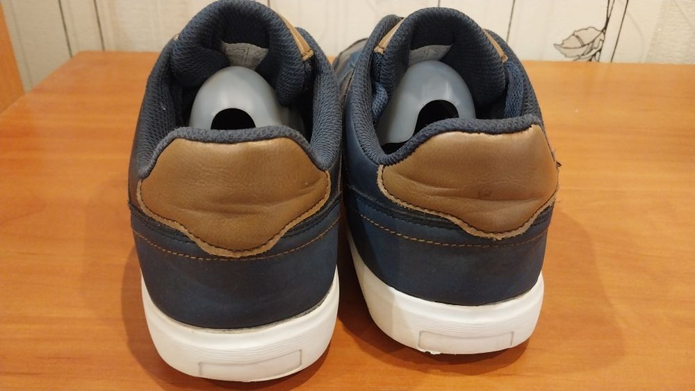 Продам мужские осенние кроссовки  -  сникерсы  Casual by Zapato.