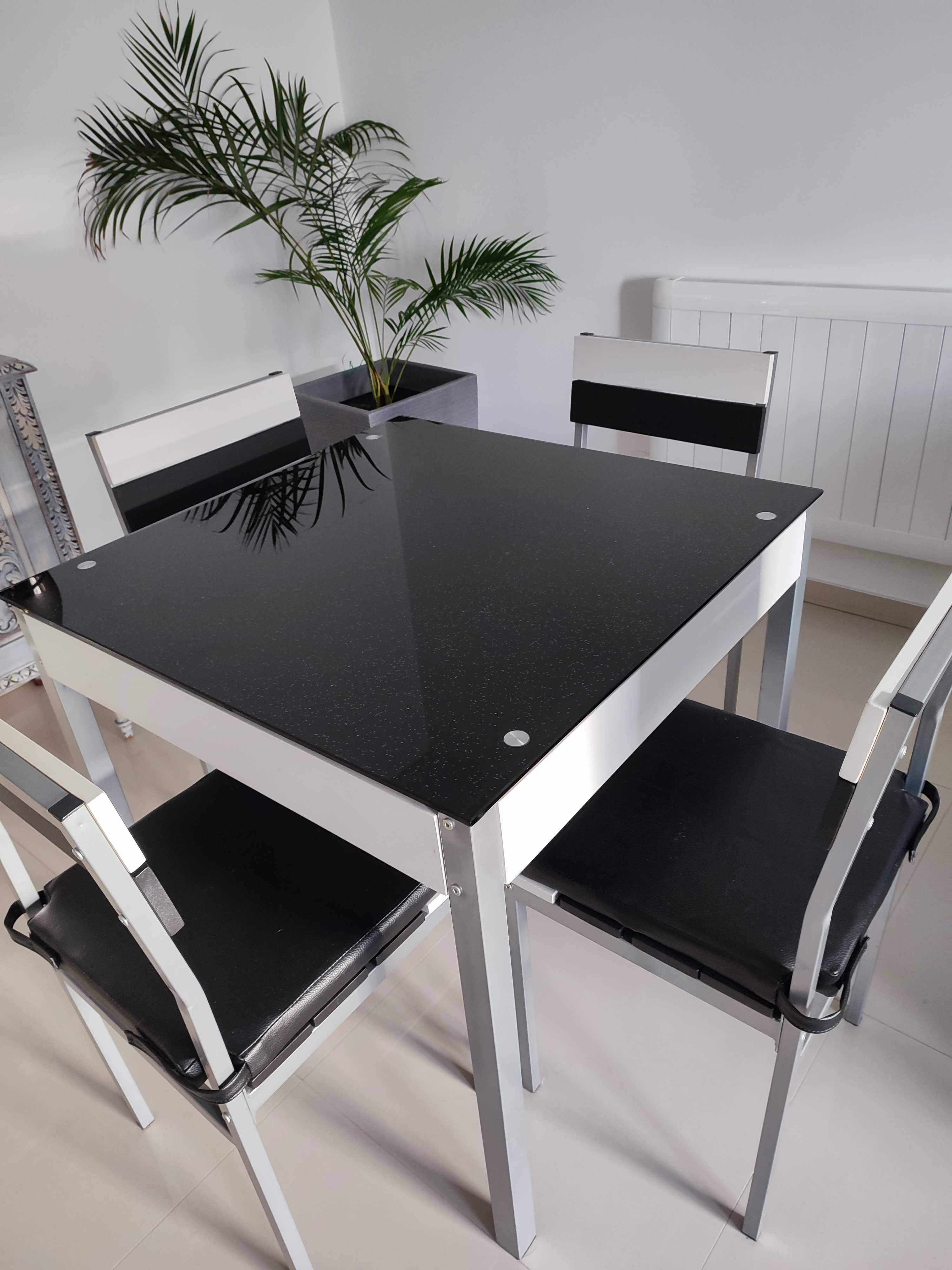 Mesa extensível tampo vidro + 4 cadeiras