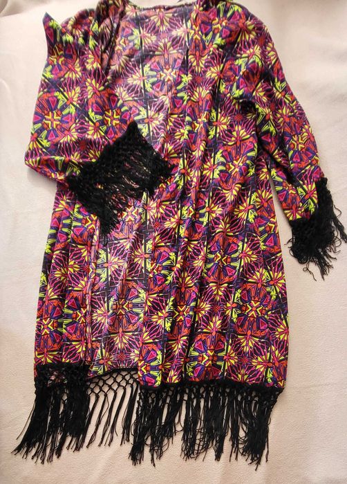 Narzutka damska z frędzlami roz L/XL