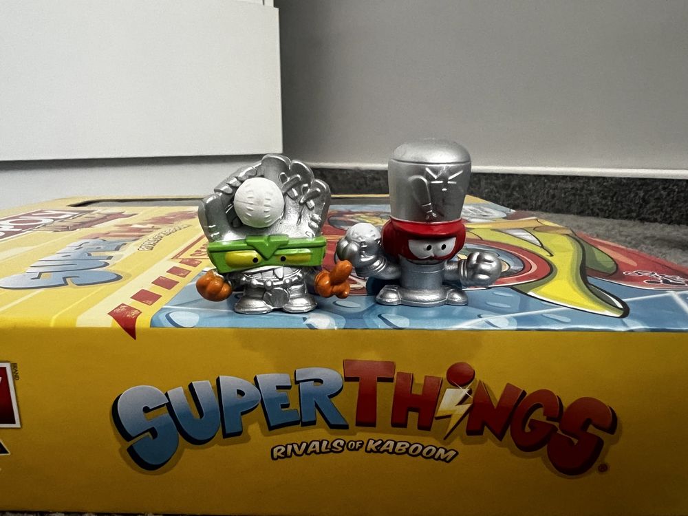 Super Things 10 seria 20figurek+2srebrne