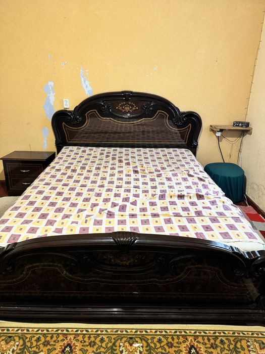 Спальня, ліжко, шафа, комод, приліжкові тумби