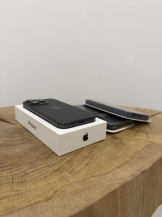 iPhone 15 Pro 8GB / 128GB Black Titanium bateria 87% - jak nowy