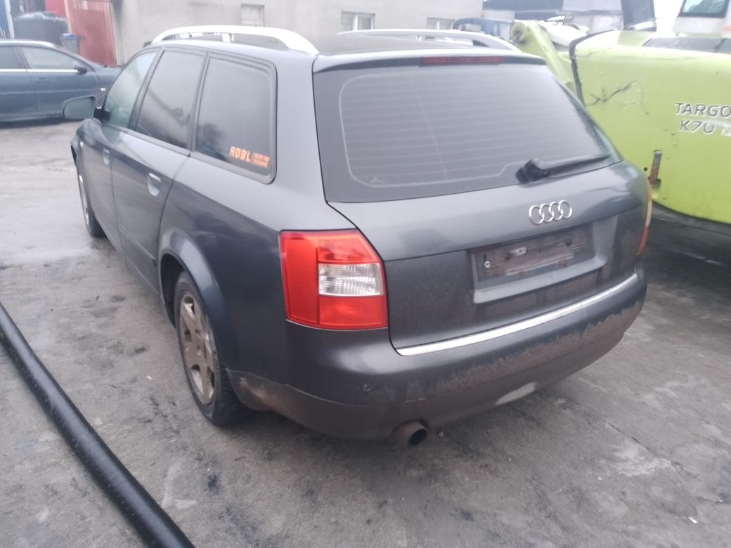 Audi A4 B6 drzwi kompletne stan dobry możliwość wysyłki kurierem