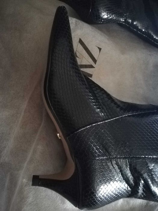 Bota Pele  Tacão KITTEN Estampado  Animal- T- 35- NOVAS . ZARA