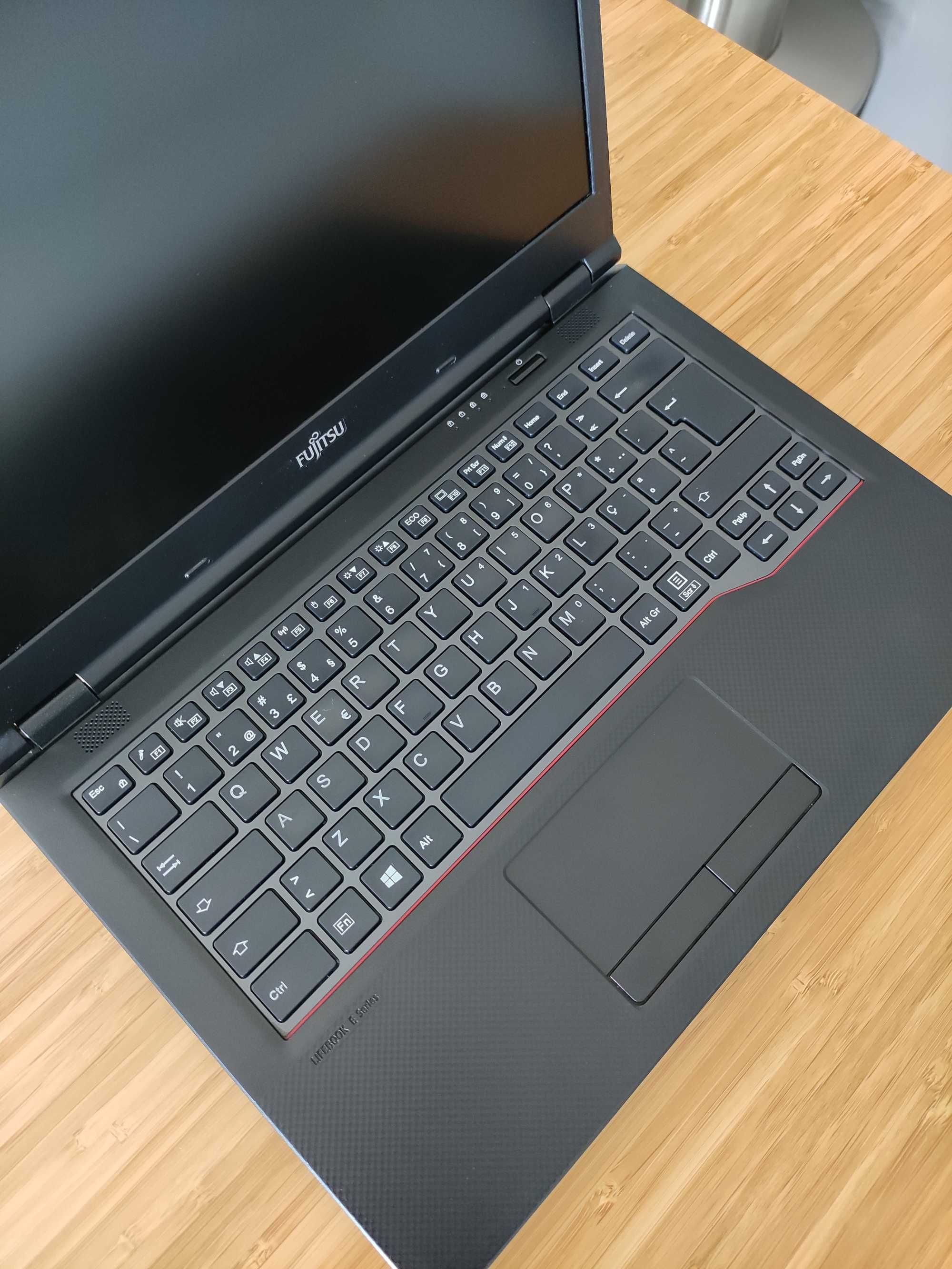 Portátil Fujitsu E448 - Intel i7-7500U - 16GB RAM