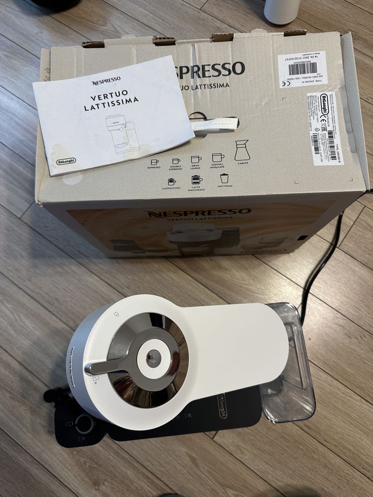 Ekspres DeLonghi Vertuo Lattissima